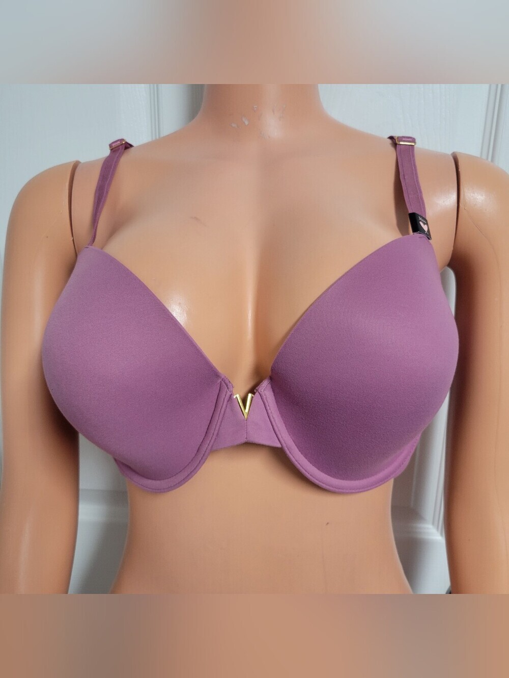 Victoria's Secret NWT Freedom Cloid Underwire Bra Size 36DD.